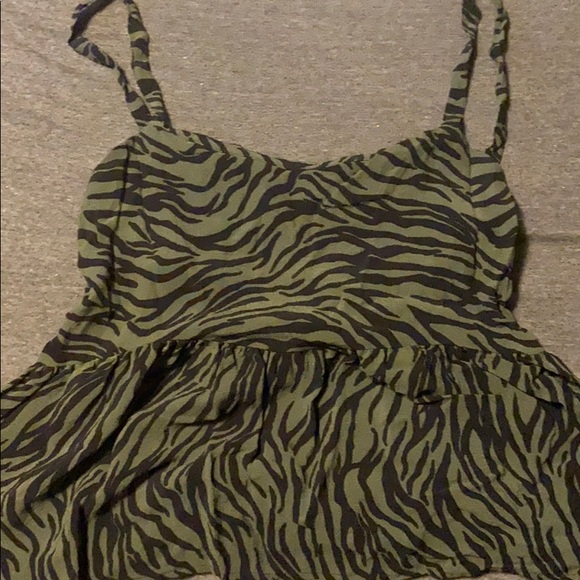 Too small - Picture 1 of 2